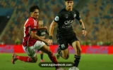 واقعة مثيرة في مباراة الأهلي وزد: حكم يطلب استبدال لاعب لتجنب طرده