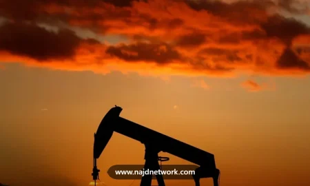 أسعار النفط تتراجع أسبوعياً وسط ترقب لتطورات مضيق هرمز