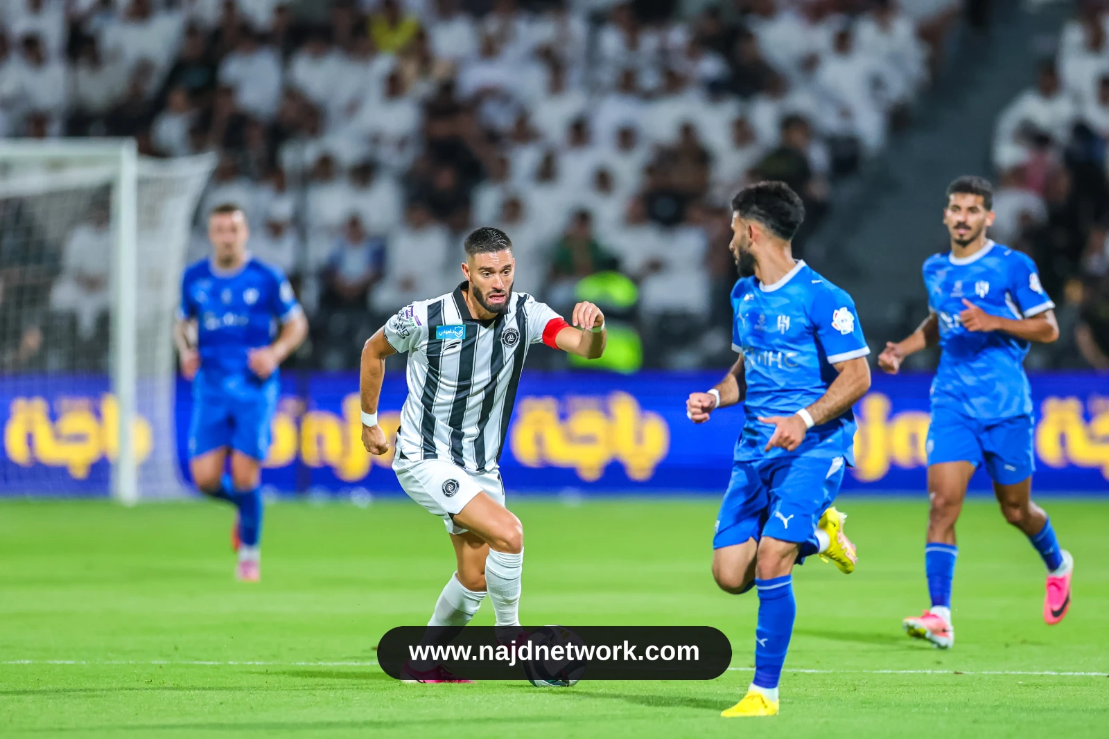 الهلال يواصل صدارة روشن بالفوز على الشباب في ديربي الرياض