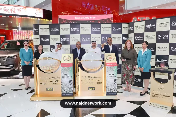 مقيمان هنديان يفوزان بمليون دولار لكل منهما في سحب دبي Duty Free