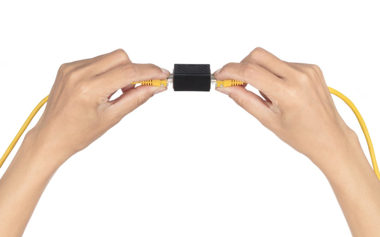 لماذا يعرّضك وصل كابلين إيثرنت بوصلة RJ45 لمشكلات الشبكة؟