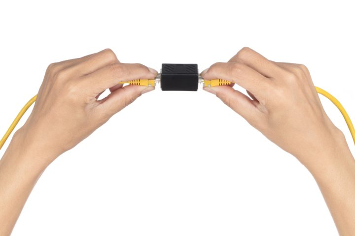 لماذا يعرّضك وصل كابلين إيثرنت بوصلة RJ45 لمشكلات الشبكة؟