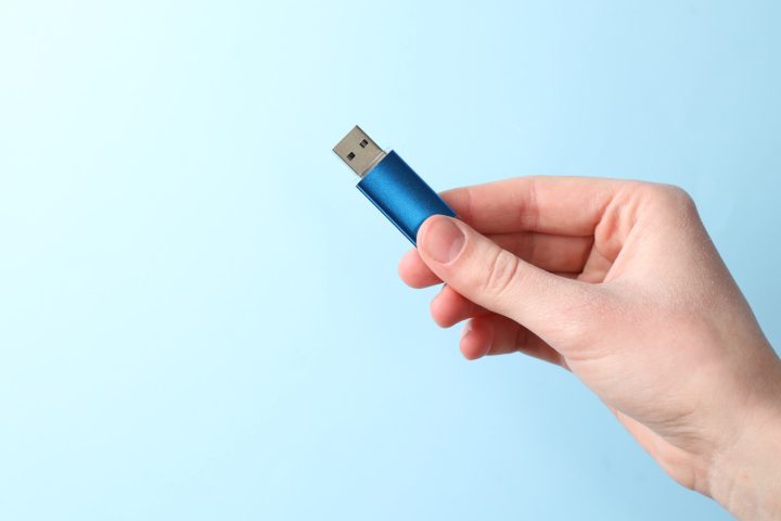 ثماني طرق عملية لإعادة توظيف ذواكر USB القديمة بدل تركها في الأدراج