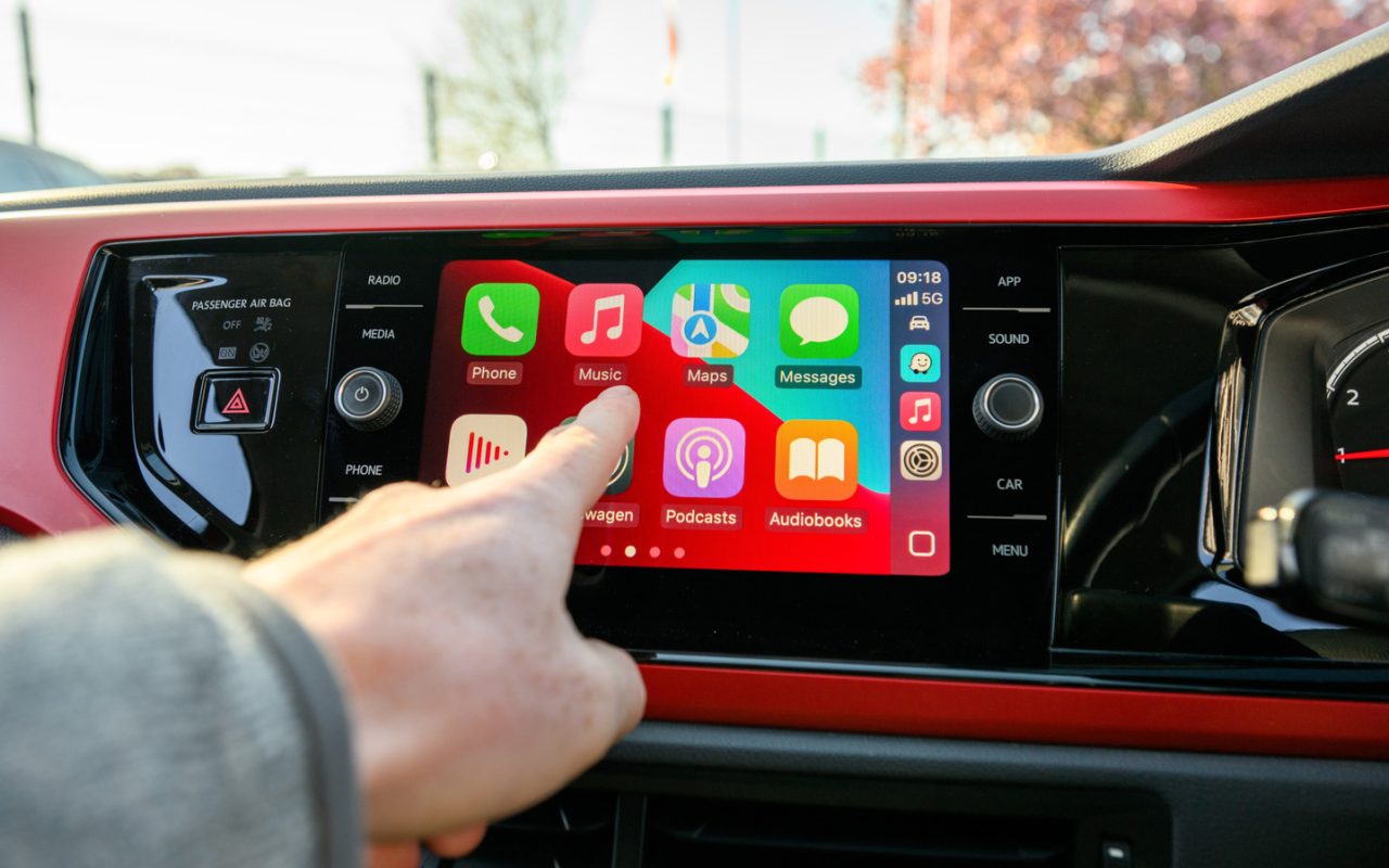 iOS 27 يوسّع ميزات CarPlay: تحديثات للصوت والملاحة والفيديو مع قيود على Siri AI