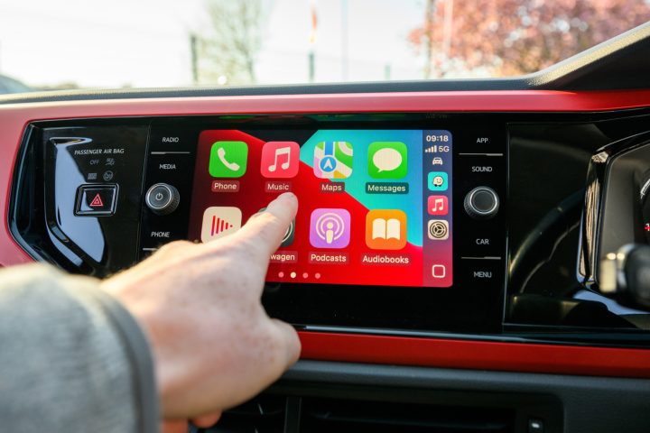 iOS 27 يوسّع ميزات CarPlay: تحديثات للصوت والملاحة والفيديو مع قيود على Siri AI